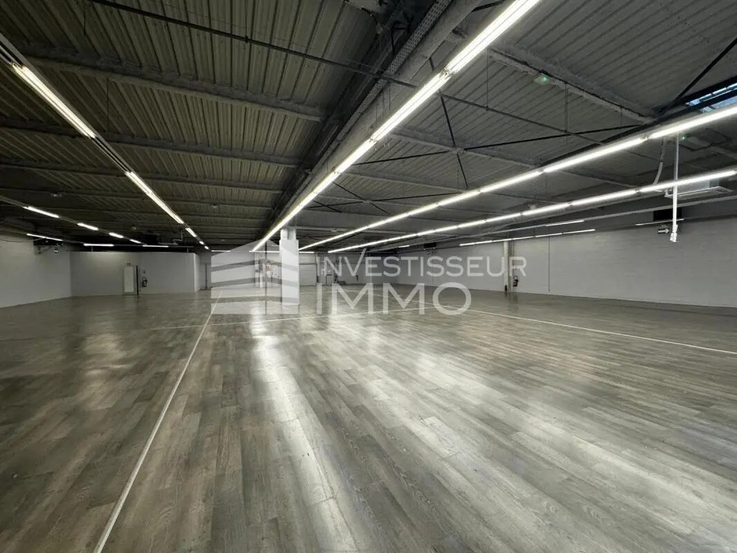 Retail in Savigny-le-Temple for lease Interior Photo- Image 1 of 5
