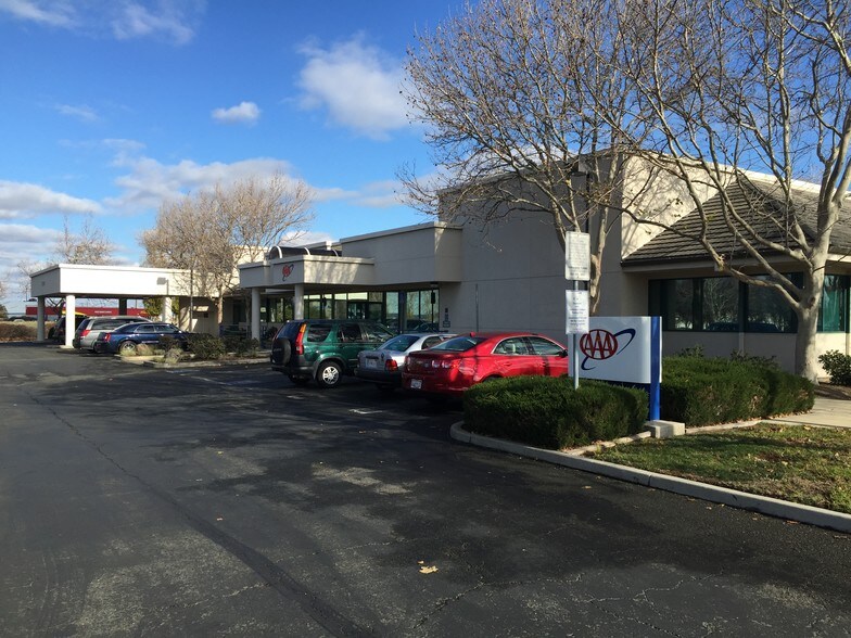 1700 Auto Center Dr, Antioch, CA à vendre - Photo du bâtiment - Image 2 de 8