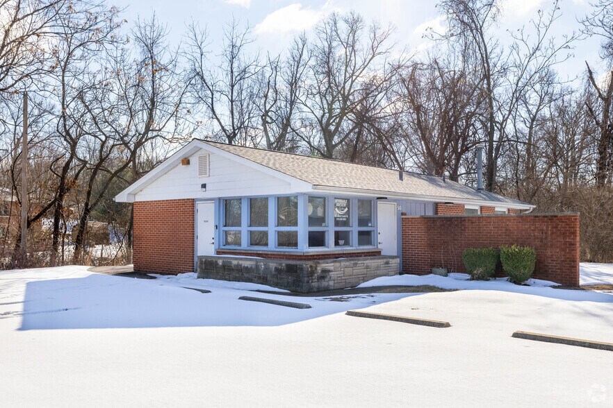 50 N Center St, East Alton, IL à vendre - Photo du bâtiment - Image 3 de 17