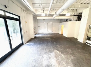 215 W 9th St, Los Angeles, CA for lease Interior Photo- Image 2 of 4
