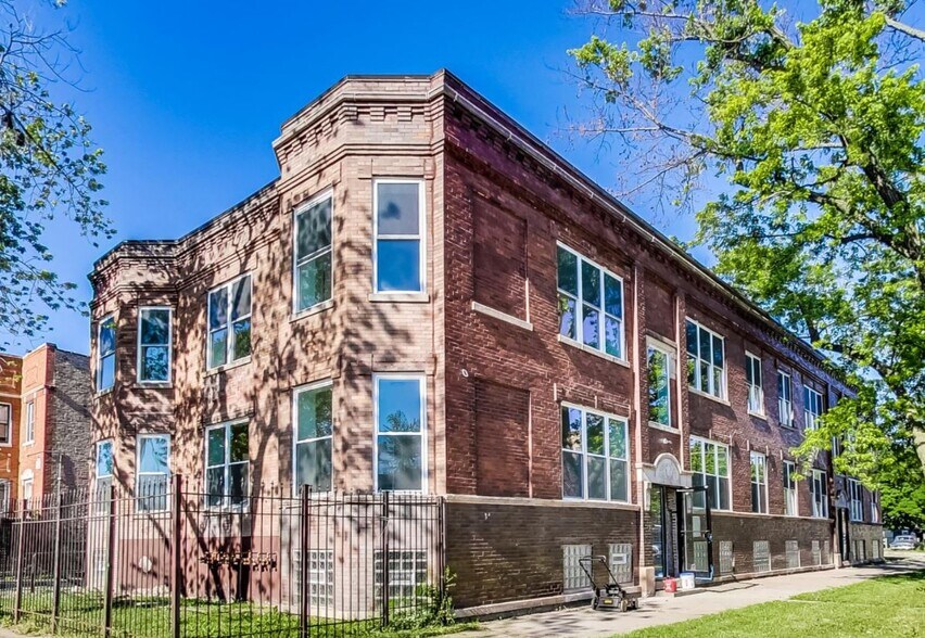 3803-3809 W Ohio St, Chicago, IL à vendre - Photo du bâtiment - Image 2 de 5