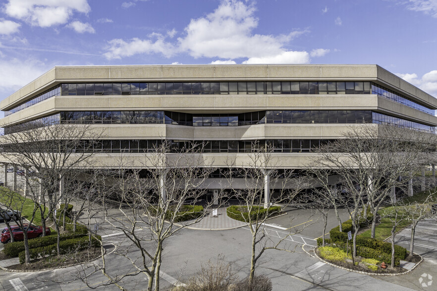 80 E State Rt 4, Paramus, NJ for lease - Primary Photo - Image 1 of 10