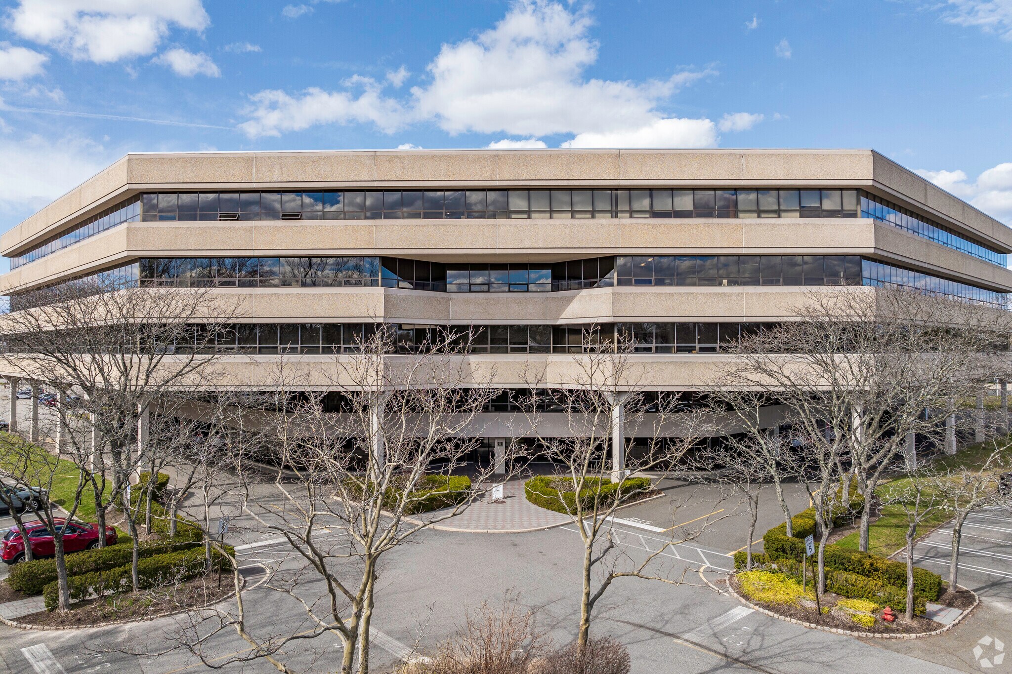 80 E State Rt 4, Paramus, NJ à louer Photo du bâtiment- Image 1 de 4