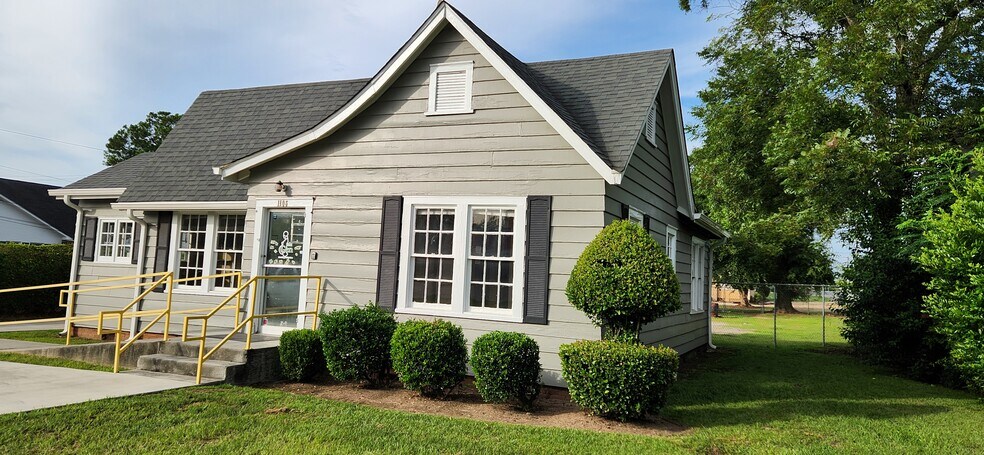 1106 Eager Dr, Albany, GA à louer - Photo du bâtiment - Image 3 de 8