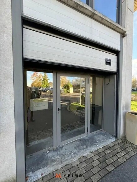 Flex dans Poissy à louer - Photo du bâtiment - Image 1 de 7