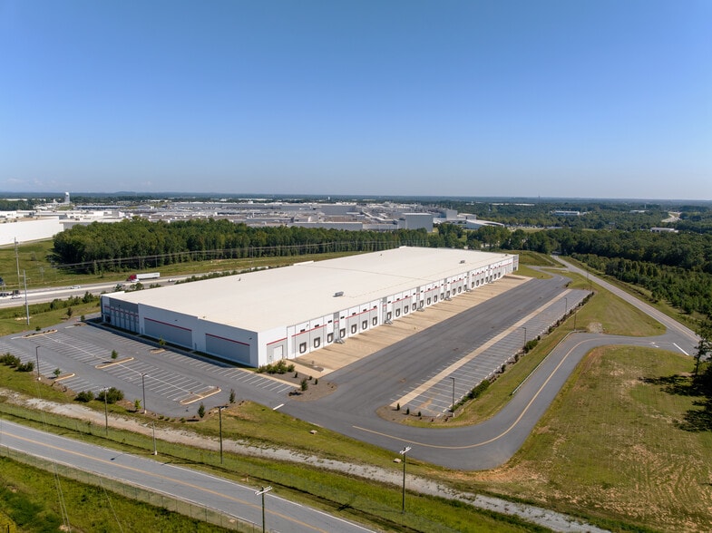 1080 Freeman Farm Rd, Greer, SC à louer - Photo du bâtiment - Image 2 de 2