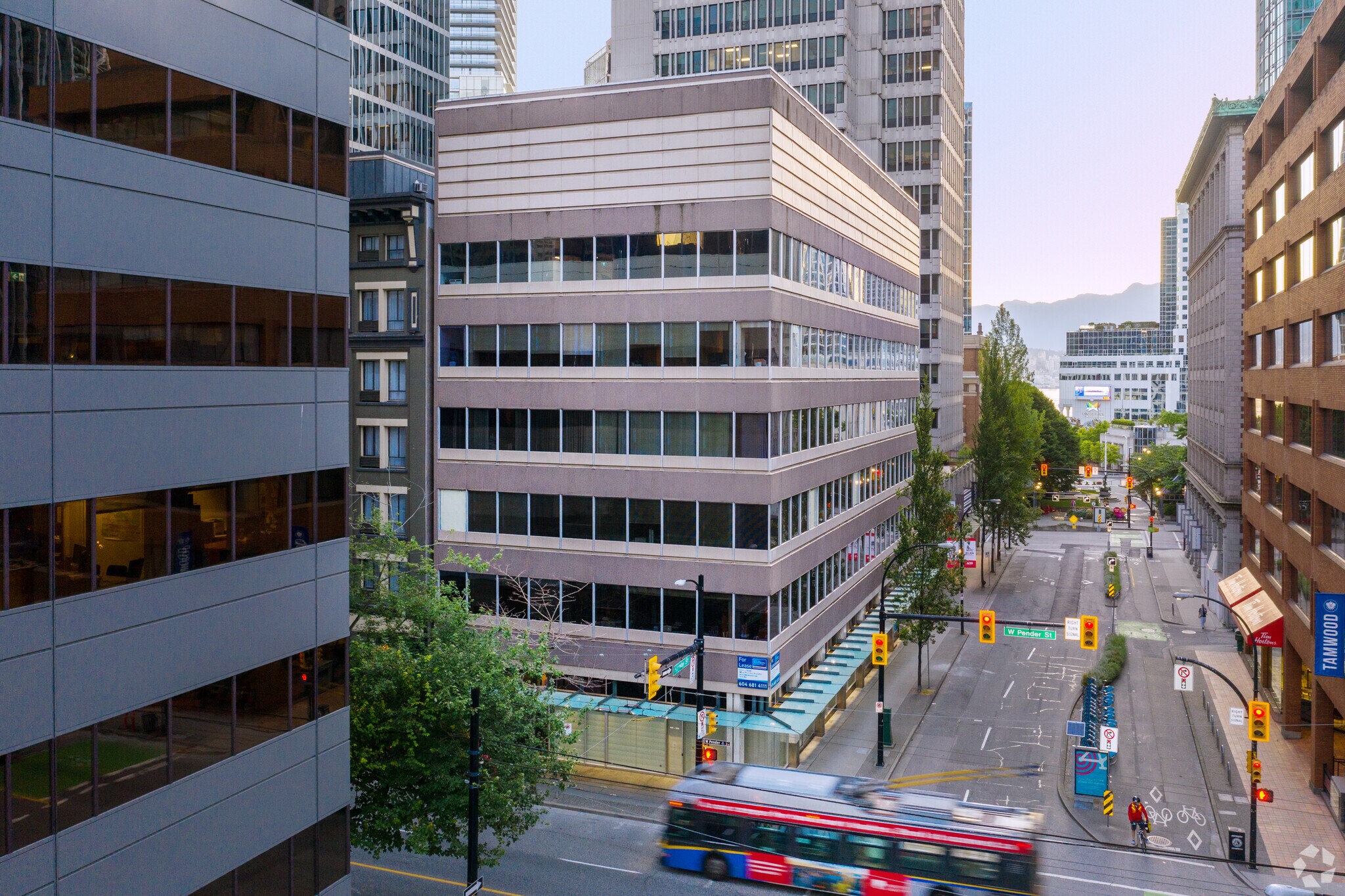 905 W Pender St, Vancouver, BC à louer Photo du bâtiment- Image 1 de 4