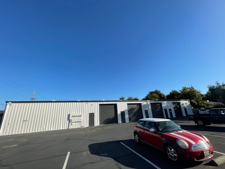 6259 Eastside Rd, Redding, CA for lease - Building Photo - Image 2 of 9