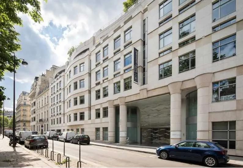 21-25 Rue Balzac, Paris à louer - Photo du bâtiment - Image 2 de 13