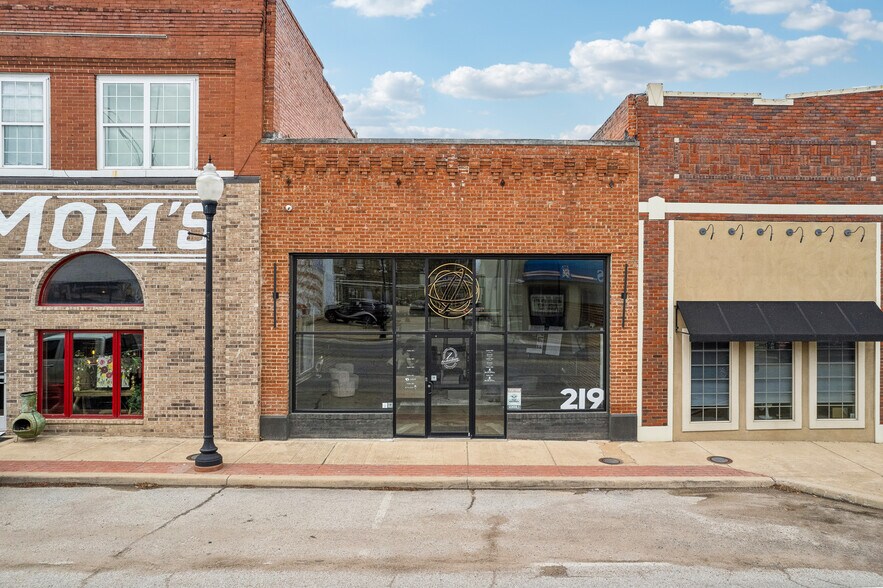 219 E Rogers Blvd, Skiatook, OK à vendre - Photo du bâtiment - Image 1 de 28