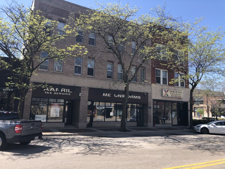 124-126 N Genesee St, Waukegan, IL for lease - Building Photo - Image 1 of 4