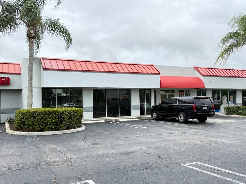 2902-2990 Jog Rd, Greenacres, FL à louer - Photo du bâtiment - Image 2 de 5