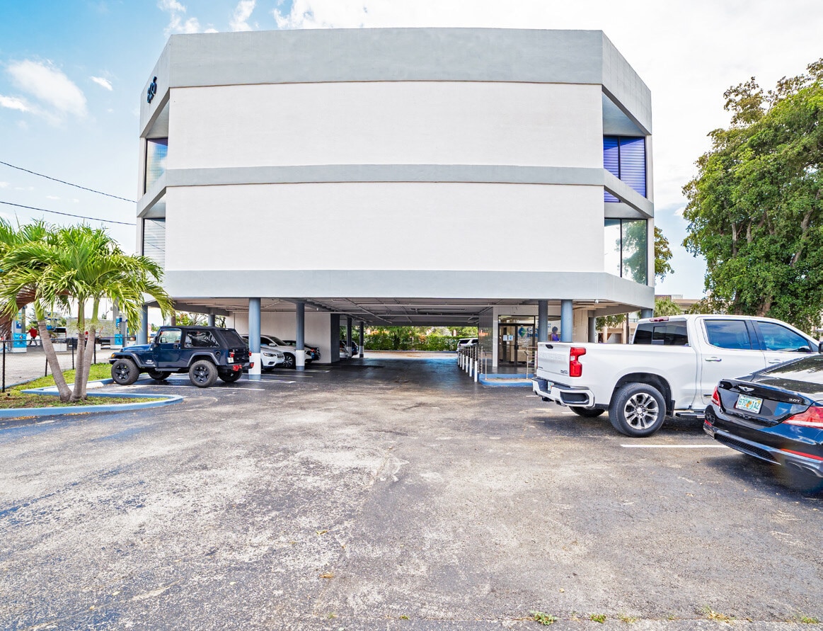 825 SW 87th Ave, Miami, FL à louer Photo du bâtiment- Image 1 de 12