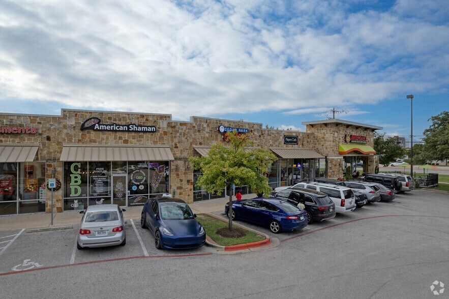 700 E Whitestone Blvd, Cedar Park, TX à louer - Photo du bâtiment - Image 2 de 5