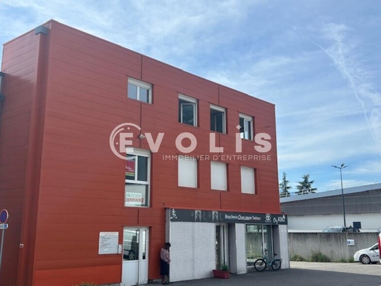 Office in Crolles for lease - Building Photo - Image 2 of 5