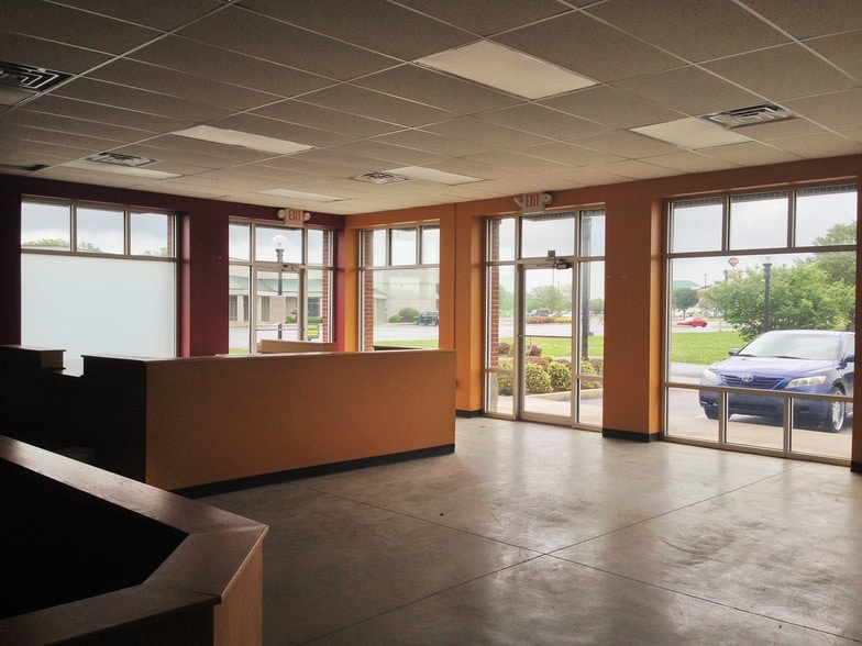 12175 N Executive Dr, Edinburgh, IN for lease - Building Photo - Image 3 of 4