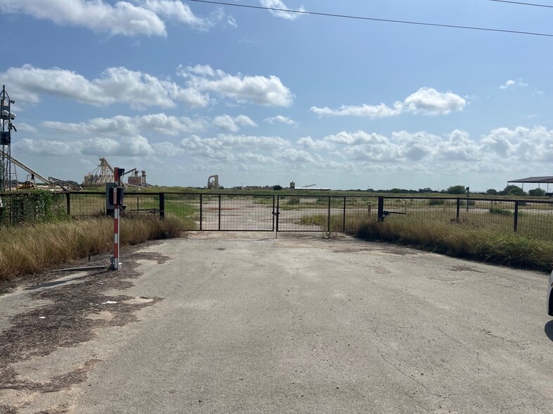 94600 I-37, Pleasanton, TX for lease - Building Photo - Image 3 of 19