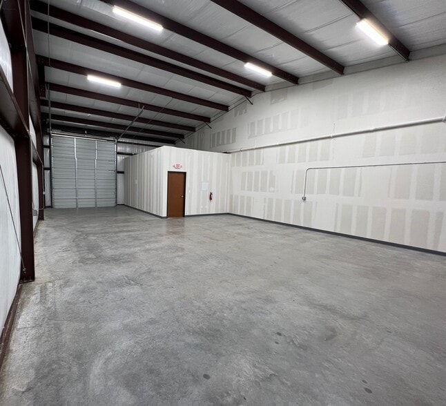 15060 US Highway 380 W, Krum, TX à vendre - Photo intérieure - Image 2 de 9