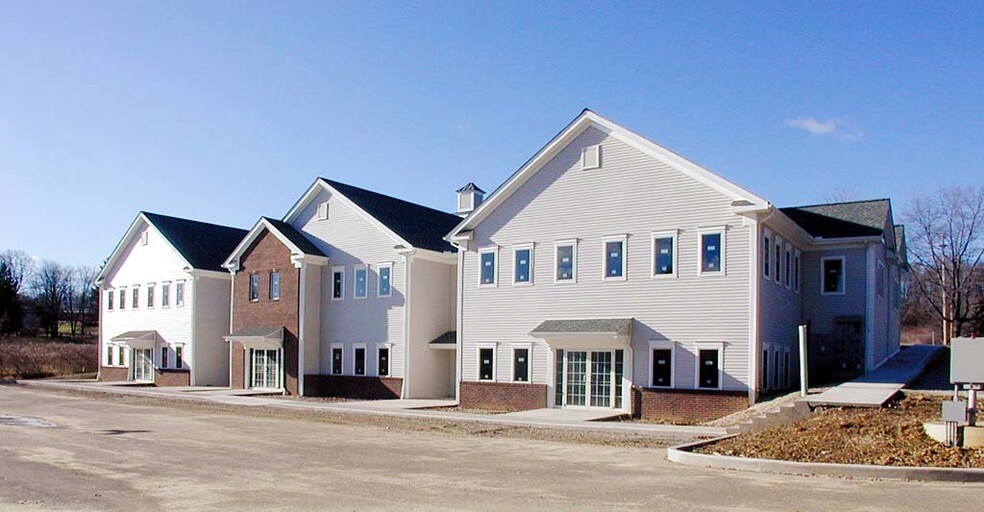405-A Rothrock Rd, Copley, OH à louer - Photo du bâtiment - Image 1 de 4