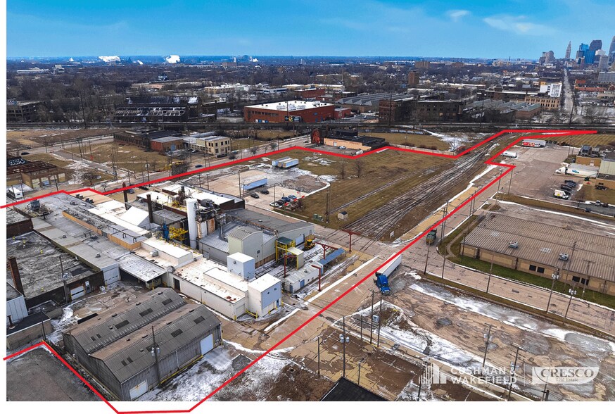 6515 Carnegie Ave, Cleveland, OH à vendre - Aérien - Image 2 de 3