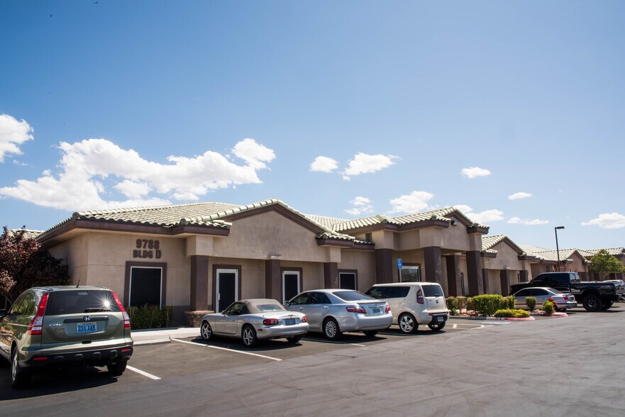 9708 Gilespie St, Las Vegas, NV à vendre - Photo du bâtiment - Image 2 de 9