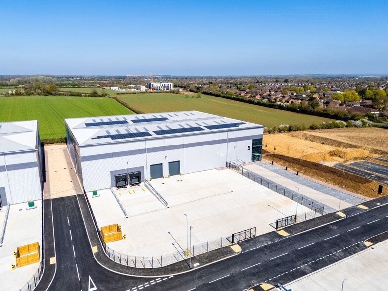 9-10 Empire Rd, Bicester for lease - Building Photo - Image 2 of 10