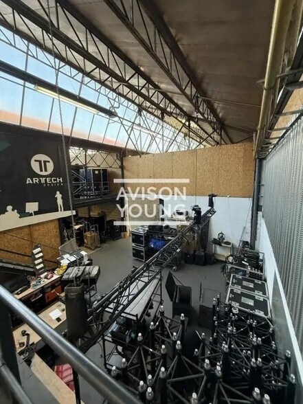 Flex in Saint-Denis for lease - Interior Photo - Image 2 of 7