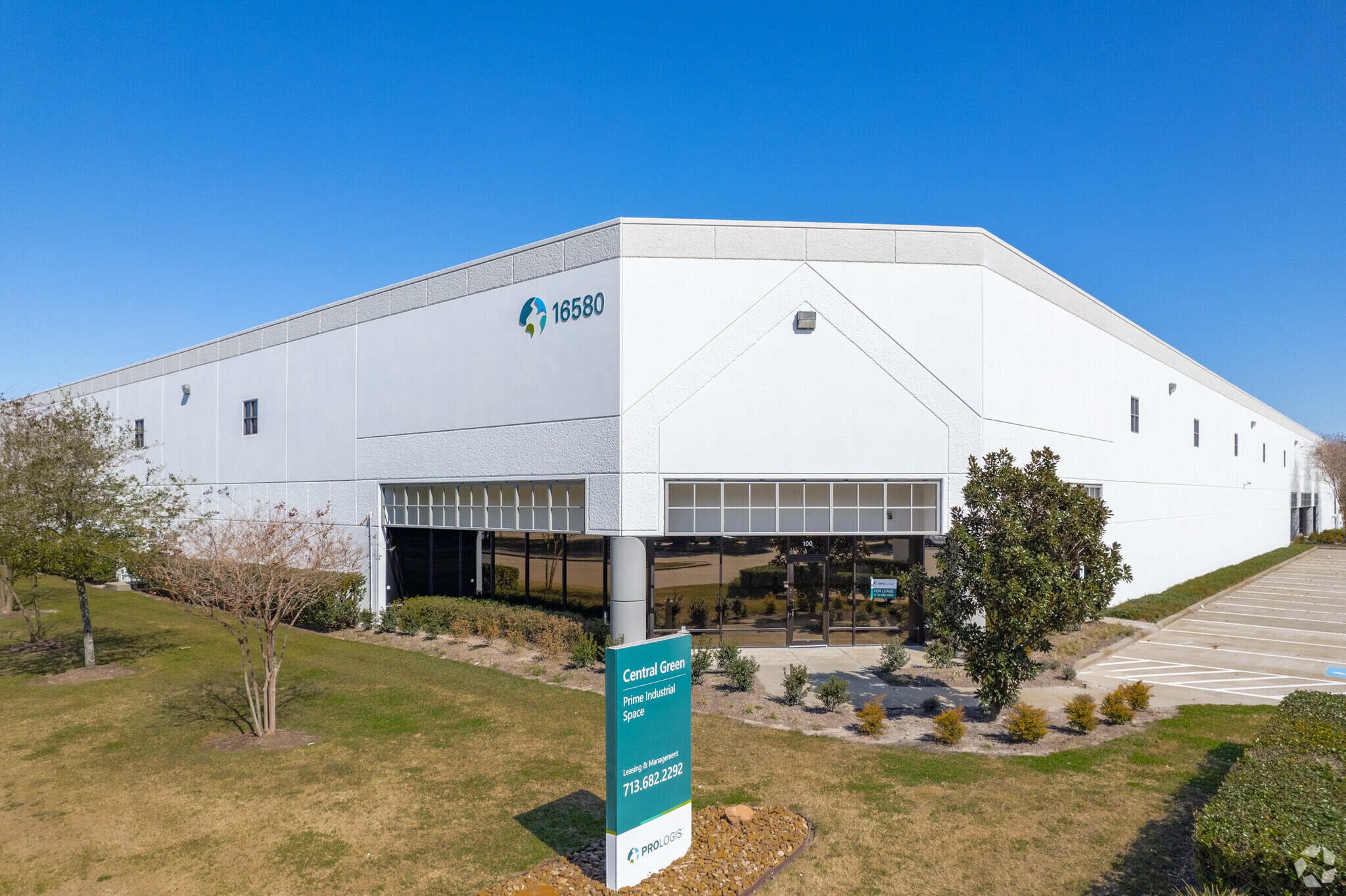 16580 Air Center Blvd, Houston, TX à louer Photo du bâtiment- Image 1 de 7