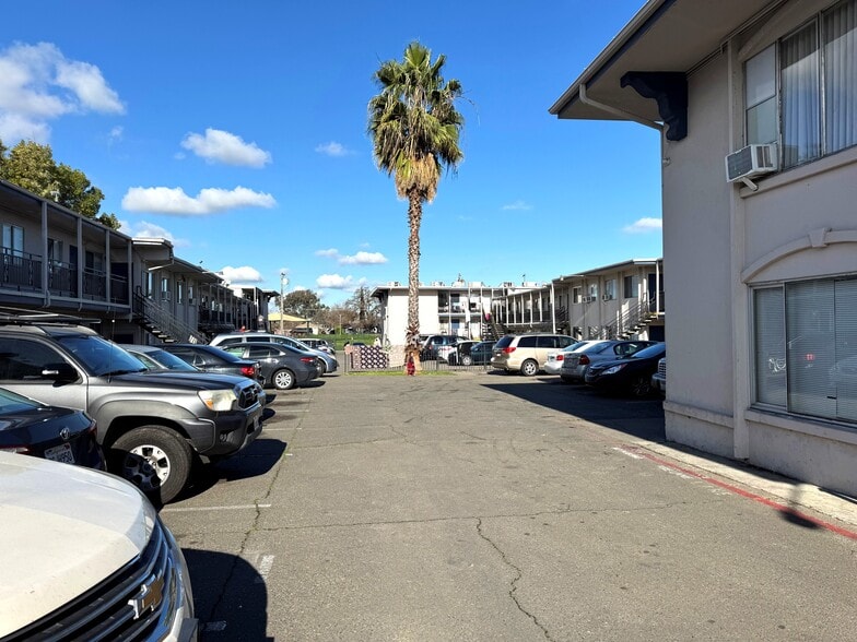 695 Plaza Ave, Sacramento, CA for sale - Building Photo - Image 3 of 10