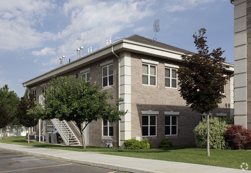 1584 S 500 W, Woods Cross, UT à louer - Photo du bâtiment - Image 2 de 6