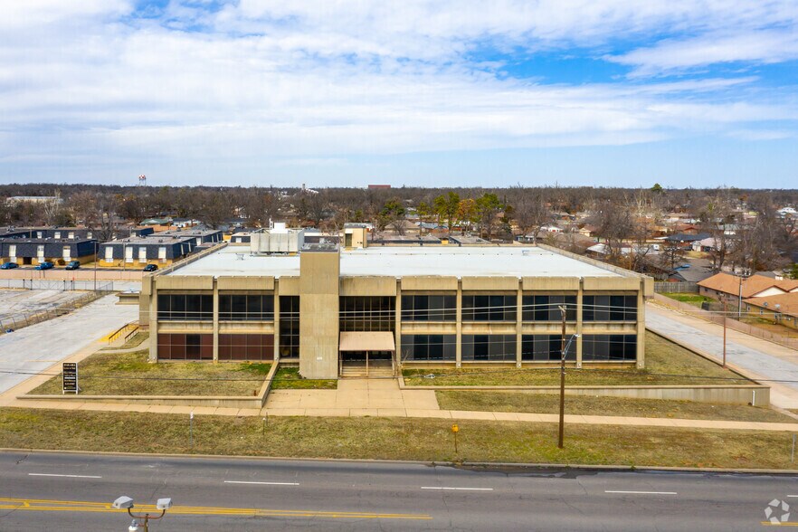 7001 NW 23rd St, Bethany, OK à louer - Photo du bâtiment - Image 2 de 9