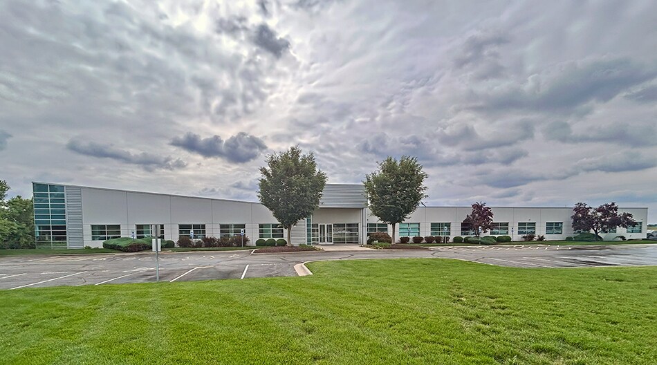 1101 Eastport Plaza Dr, Collinsville, IL à louer Photo du bâtiment- Image 1 de 6