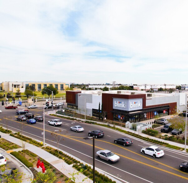 9901 S Alameda St, Los Angeles, CA à louer - Photo du bâtiment - Image 2 de 7