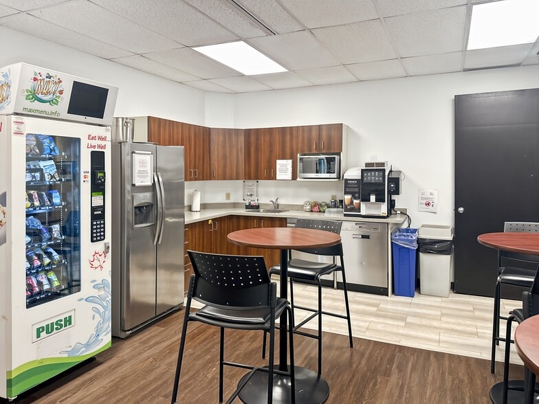 4145 North Service Rd, Burlington, ON for lease - Interior Photo - Image 2 of 13