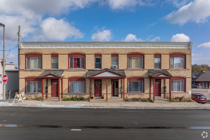 130 Washington St, Woodstock, IL for sale - Building Photo - Image 2 of 9