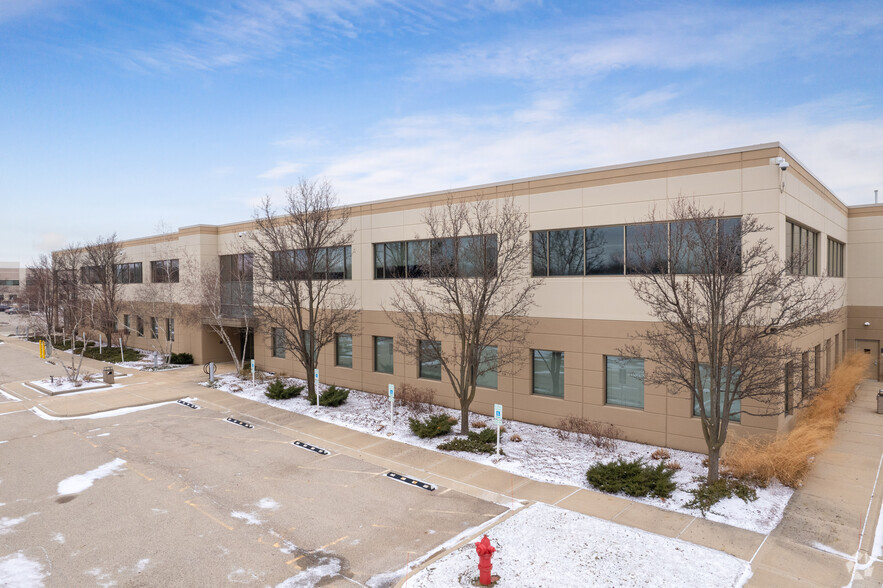 2200 Millbrook Dr, Buffalo Grove, IL for sale - Building Photo - Image 3 of 8