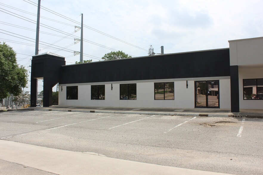8637 Fredericksburg Rd, San Antonio, TX à louer - Photo du bâtiment - Image 2 de 11