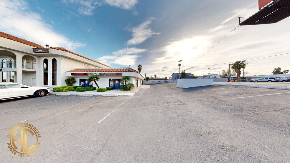 3201 W Sahara Ave, Las Vegas, NV à vendre - Photo du bâtiment - Image 2 de 8