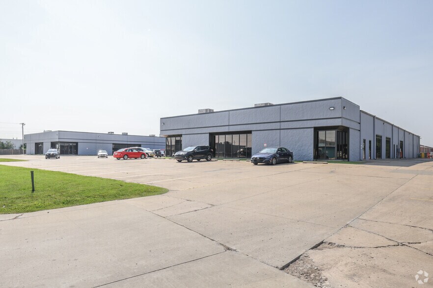 9522 E 47th Pl, Tulsa, OK for lease - Building Photo - Image 2 of 6