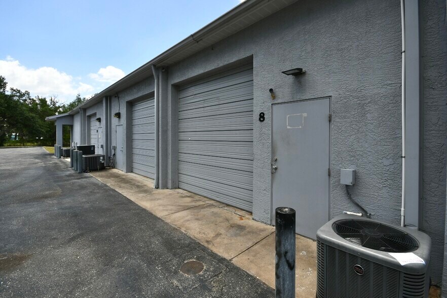 17218 Toledo Blade Blvd, Port Charlotte, FL à louer - Photo du bâtiment - Image 3 de 9