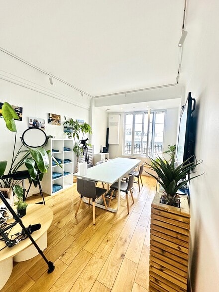 Rue Saint-Lazare, Paris for lease - Building Photo - Image 2 of 6