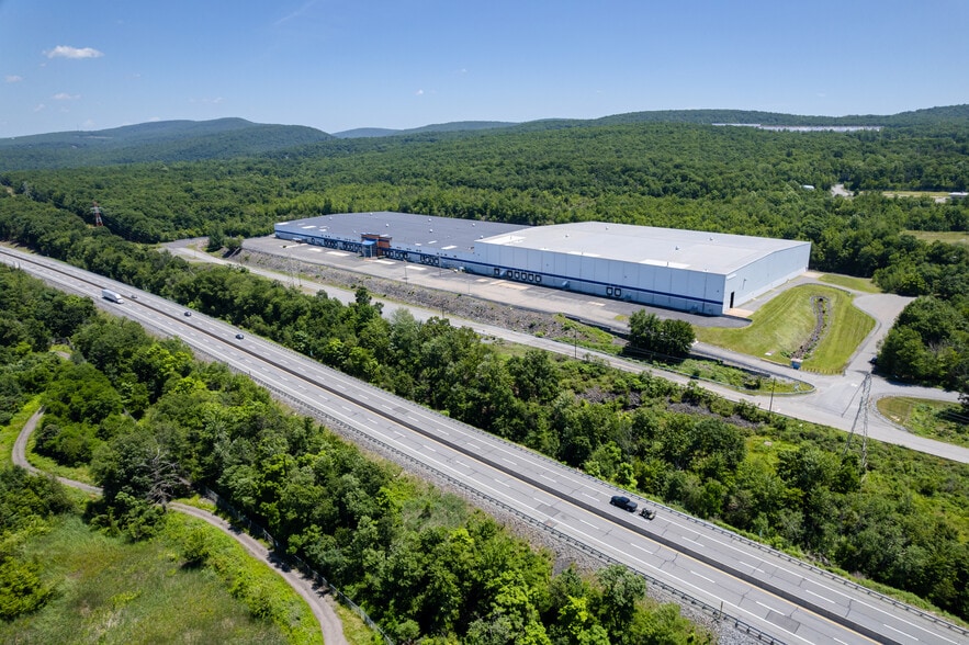 1 Commerce Rd, Pittston, PA for lease - Building Photo - Image 2 of 8