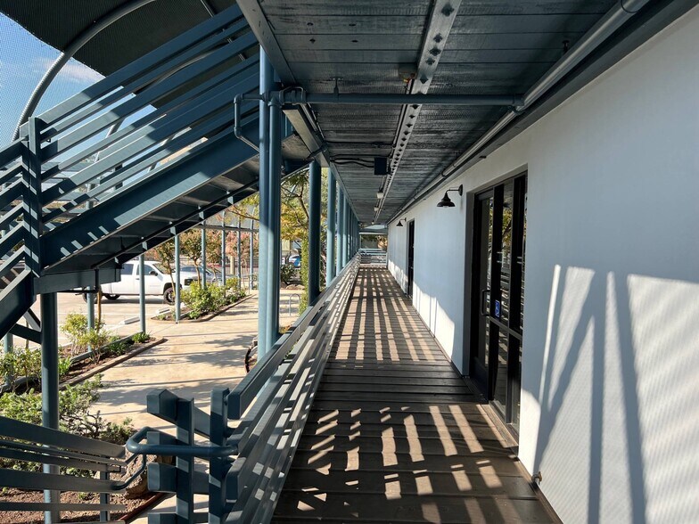 907-911 Santa Fe Ave, Fresno, CA à louer - Photo du bâtiment - Image 2 de 4