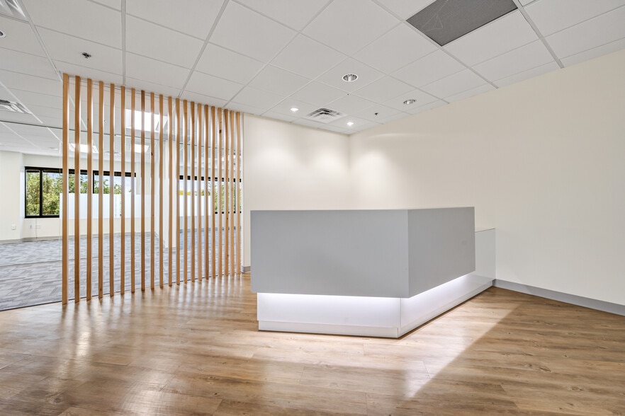 3033 N 44th St, Phoenix, AZ for lease - Building Photo - Image 2 of 14