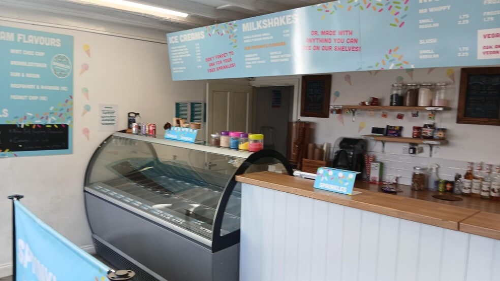 84 Church St, Whitby for lease - Building Photo - Image 3 of 3