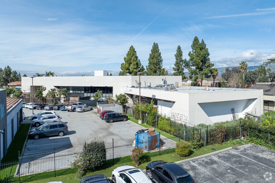 1694 Tully Rd, San Jose, CA à louer - Photo du bâtiment - Image 2 de 6