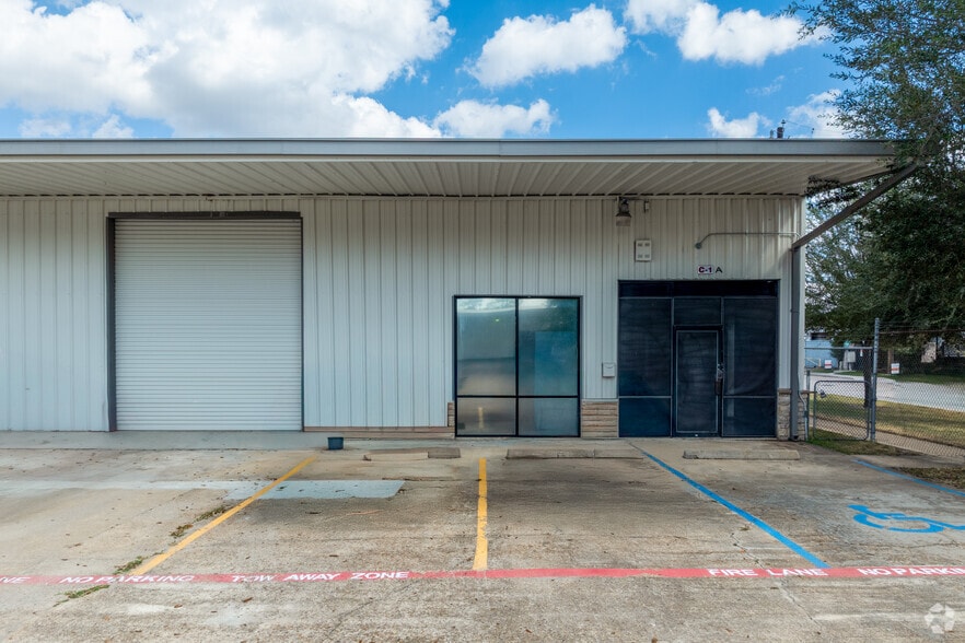 1800 Sherwood Forest St, Houston, TX for lease - Building Photo - Image 1 of 24