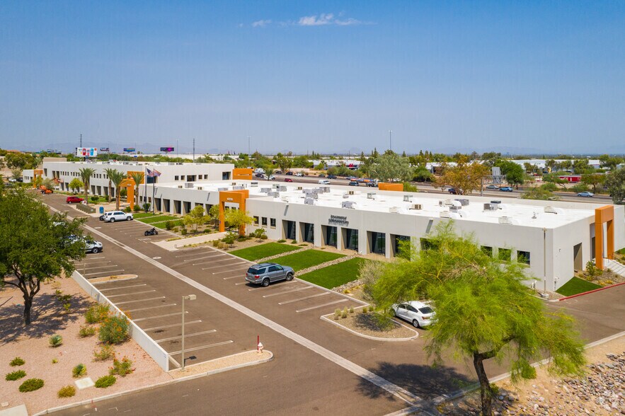 10201 S 51st St, Phoenix, AZ à louer - Photo du bâtiment - Image 3 de 5