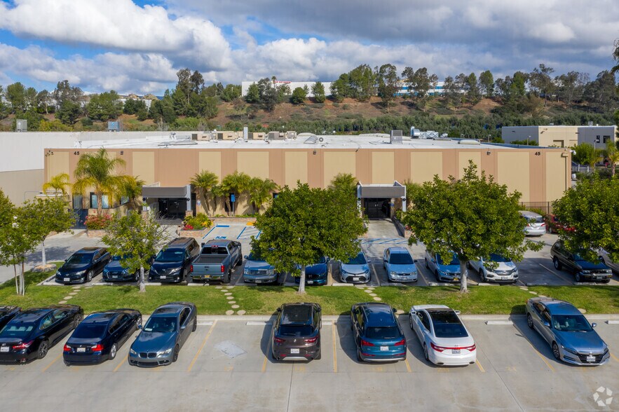 45 W Easy St, Simi Valley, CA à louer - Photo du bâtiment - Image 2 de 22