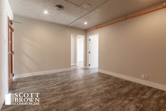 101 S Locust St, Denton, TX à louer Photo intérieure- Image 1 de 4